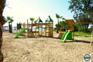 Seaside apartment with beach service, Морьяни-Пляж