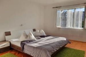Apartments with a parking space Palit, Rab - 18681, Раб
