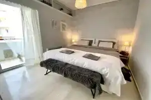 Nice Seafront Flat - Beach Port Athens Airport, Рафина