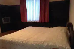 Green Hotel, Квариати