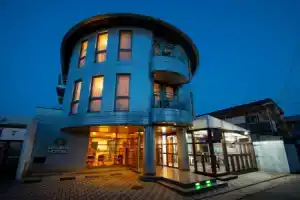 Asuka Hotel, Карацу