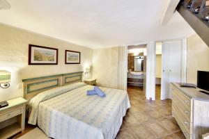 Colonna Hotel Du Golf, Портиско