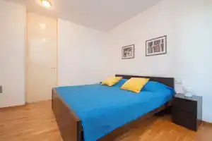 Apartment Maja, Омис