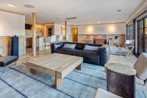 Incredible Gated Vineyard W/ Pool & Pub 3 Bedroom Home, Хелдсбург