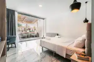 Bamboo Suites Boutique Hotel, Лалисос
