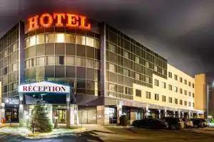 Ambassadeur Hotel, Леви