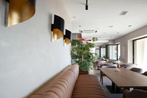 Seaside Hotel, Голем