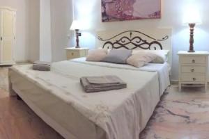 Le Rose Suite Apartments, Галатоне