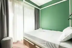 Zeus is Loose Hostel, Салоники