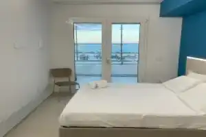 King's Rooms, Термоли