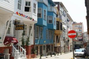 19th Century Wooden Townhouse, Kadikoy, Стамбул