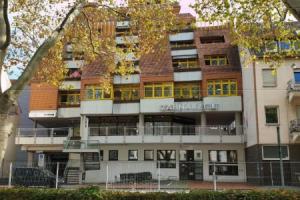 Tante Emma "Paris", Wohngefühl wie Zuhause plus Vorteile eines Hotels, PB-Zentrum, 600m zum Hbf, Падерборн