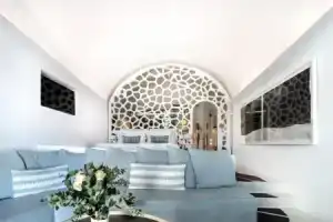 Grace Hotel Santorini, Auberge Resorts Collection, Имеровигли