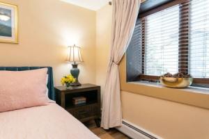 Designer Newly Renovated 1BR in Aspen, Аспен