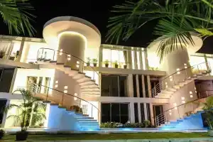 Ocean Beachfront Smart Unit, Банг Саре