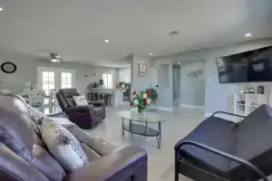 Las Vegas Retreat w/ Yard < 5 Mi to Strip!, Лас-Вегас