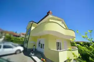 Apartments Mrkonja, Опатия