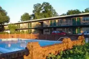 Collegiate Village Inn, Таллахасси