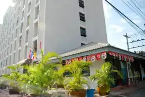 Отель «Sabai Mansion», Мин Бури