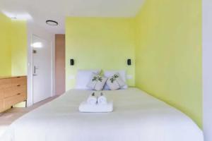 Beautiful Renovated Studio on Port de Deauville, Довиль