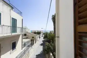 House With 2 Bedrooms in Donnalucata, With Furnished Terrace and Wifi Near the Beach, Донналуката