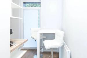 BEJING · CHILLINGHOUSE # 2, 3 Min. vom ICE, NETFLIX; Balkon, Тройсдорф