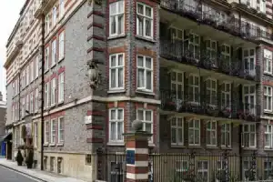 Rochester Hotel by Blue Orchid, Лондон