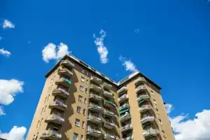 10 Floor Apartments, Комо