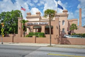 Отель «Embassy Suites Charleston - Historic District», Чарлстон