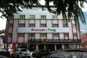 Hotel «Strawberry Fields», Петалинг-Джая