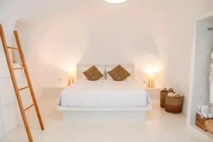 Amphora Helios Gem - Private Jacuzzi and Views, Акротири