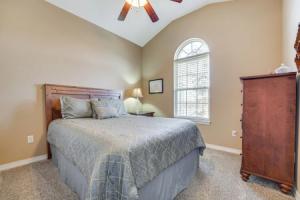 Walk to The Strip: Family-friendly Branson Home, Брэнсон