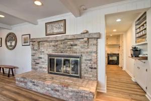 Cozy Rochester Retreat ~ 3 Mi to Mayo Clinic!, Рочестер
