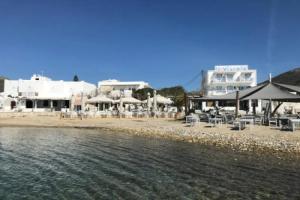 studio apartment Violetta at Livadia beach, Парикия