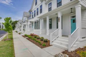 Gorgeous New Modern Farmhouse-style Townhouse Just Blocks From the Virginia Beach Oceanfront, Вирджиния Бич