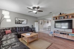 Stylish Home Lrg Yard W/games Grill Hot Tub, Фредериксберг