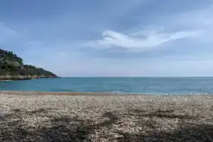 Charmant studio face à la mer avec parking, Ментона