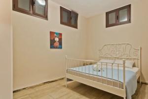 Petra Villas-Bonendis Villa, Карпатос