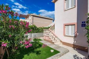 Awesome Home in Povljana With Wifi and 2 Bedrooms, Povljana