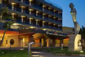 Main Palace Hotel, Роккалумера