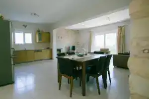 Evi's Sea View Villa, Геннади