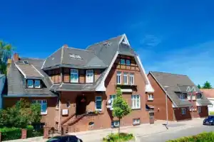 Hotel & Pension Villa Camenz, Гюстров
