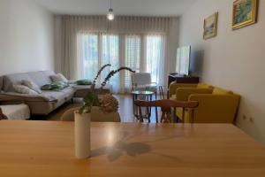 House Katy, Ploče