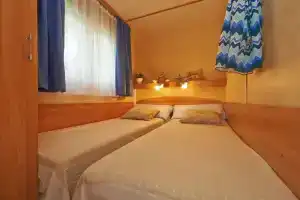 Beach Chalet + Pool & Veranda, Бая-Домиция