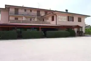 Hotel B&B Fortuna, Костермано