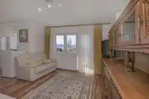 Apartment Nansy, Омис