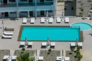 Kellys Luxury Apartments, Фалираки