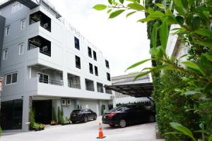 B-Black Hotel Chonburi, Чонбури