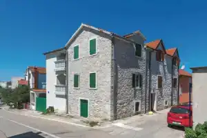 Nice Home in Vodice With Wifi and 4 Bedrooms, Водице