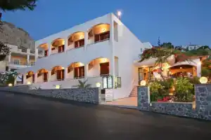 Nefeli Hotel, Миртеа